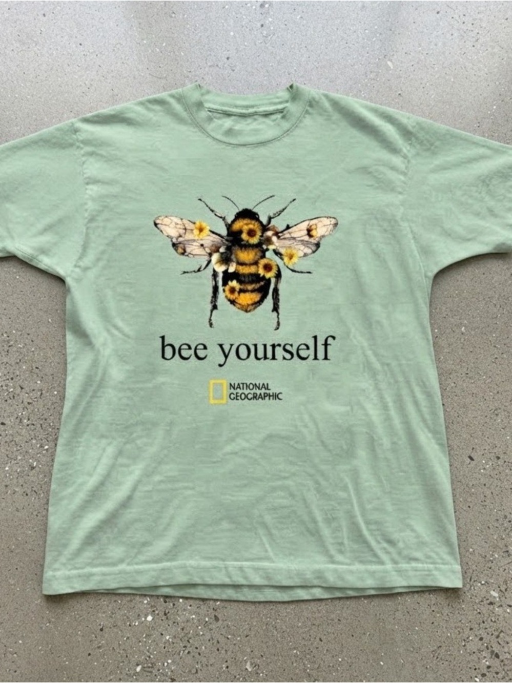 National Geographic Bee Yourself Graphic Cotton Gildan T-Shirt